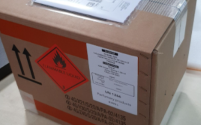 ID8000 et Y963 – Comprendre la réglementation, les exigences d’emballage et les bonnes pratiques pour des expéditions aériennes conformes